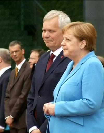 Almanya Başbakanı Angela Merkel üçüncü kez titredi