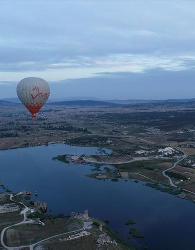 Tarihi vadi Frigyada ilk sıcak hava balonu havalandı