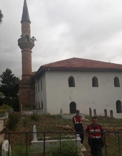 Minareden düşen imam yaralandı