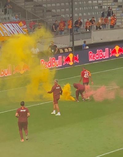 RB Leipzig - Galatasaray maçında meşale anonsu