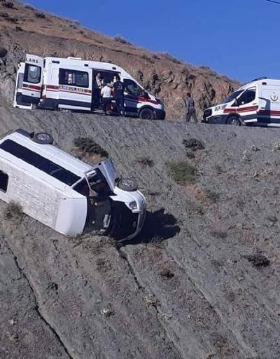 Elazığda yolcu minibüsü devrildi: 4 yaralı