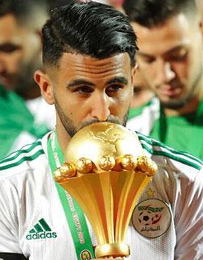 Mısırda Cezayir Milli Takımı kaptanı hakkında suç duyurusu