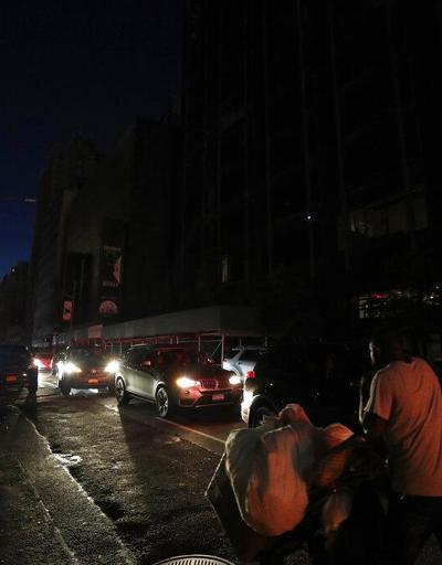 New Yorktaki elektrik kesintisi tepkilere neden oldu