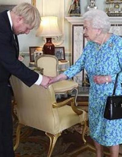 Boris Johnson Buckingham Sarayında başbakanlık görevini devraldı