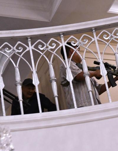 Eski Kırgızistan Cumhurbaşkanı Atambayevin evine polis operasyonu: Ortalık karıştı