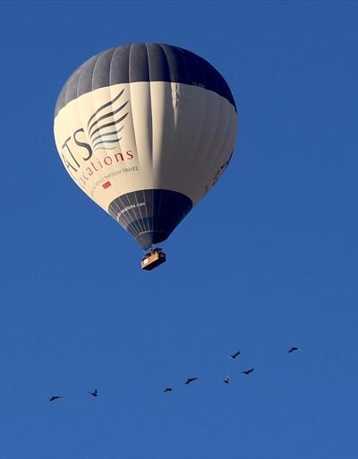 Sıcak hava balonları Kapadokyaya renk katıyor