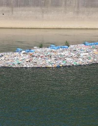 Çoruh Nehrine atılan kurban atıkları ve çöpler, kirlilik oluşturdu