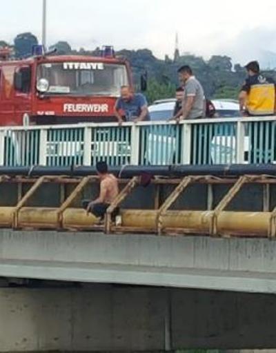 Köprüden atladı, yara almadan kurtuldu