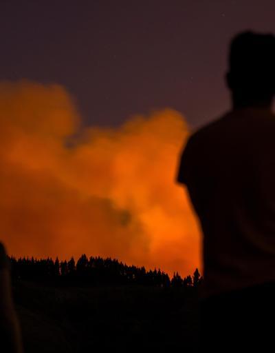Kanarya Adalarındaki yangın söndürülemiyor: 8 bin kişi tahliye edildi