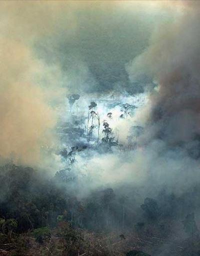 Amazonlardaki yangınlara savaş uçaklarıyla müdahale ediliyor