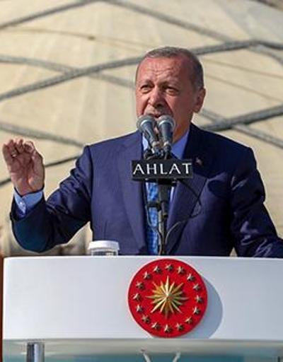 Son dakika... Cumhurbaşkanı Erdoğan: Bize kefen biçenlerin heveslerini kursaklarında bırakmayı sürdüreceğiz