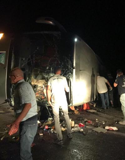 Tur otobüsü şarampole devrildi: Ölü ve çok sayıda yaralı var