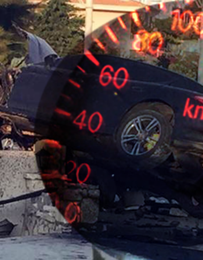 İzmirde feci kaza Lüks aracın ibresi 220de kilitli kaldı