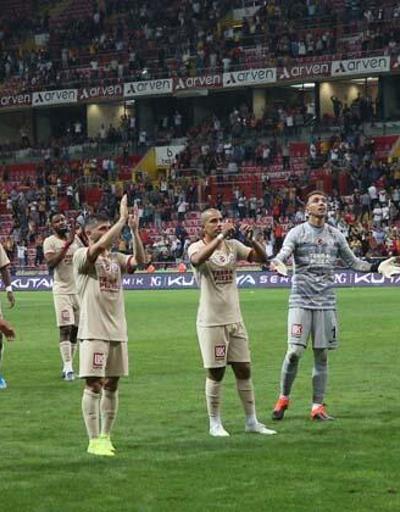 Galatasaray rakiplerine fark attı