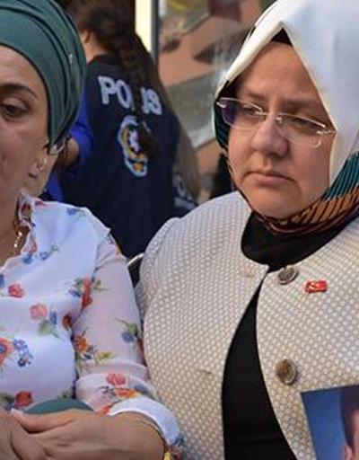 Bakan Selçuktan, oturma eylemi yapan Diyarbakır annelerine ziyaret