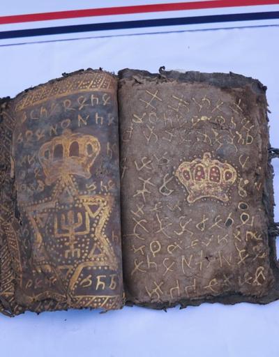 Diyarbakırda altın yazmalı İncil ve İbranice işlemeli ferman ele geçirildi