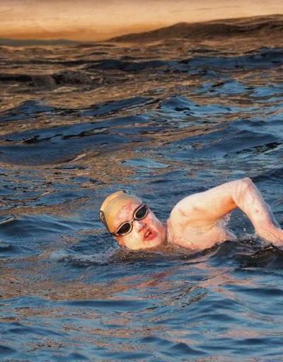 1 sene önce meme kanserini yenmişti... 54 saat yüzdü, Manşı 4 kez üst üste hiç durmadan geçen ilk yüzücü oldu