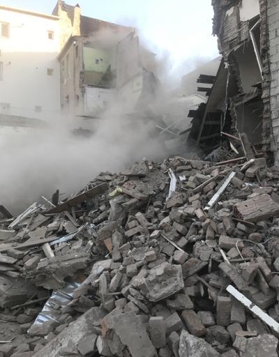 Balatta depremin ardından 4 bina yıkıldı