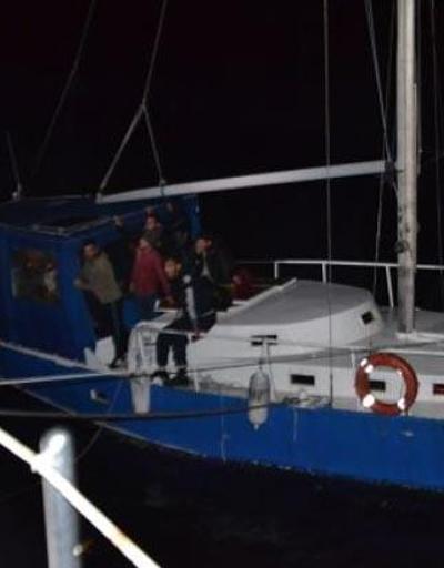 Yelkenli teknede 52 göçmen ile 1 organizatör yakalandı