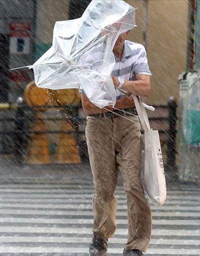 Japonya’da süper tayfun hayatı felç etti