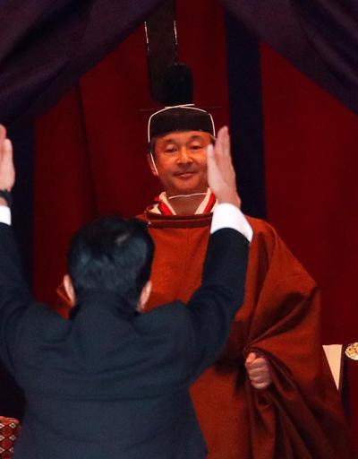 Japonya yeni imparatorun 150 milyon dolarlık tahta çıkış törenini konuşuyor