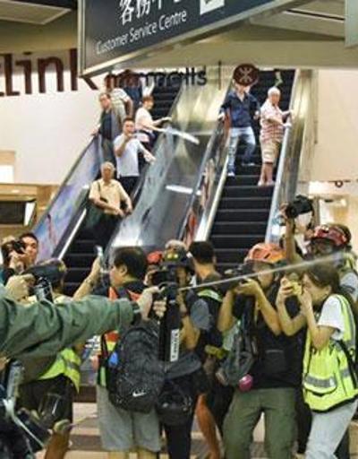 Hong Kongda polisten alışveriş merkezlerine baskın