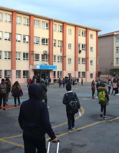 Avcılarda öğrenciler okullarına geri döndü