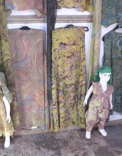 Ebru sanatıyla rengarenk kıyafetler tasarlıyor