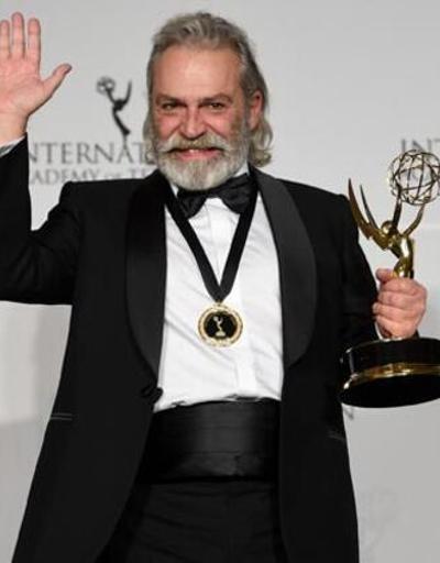 Haluk Bilginer, Emmyde en iyi erkek oyuncu seçildi