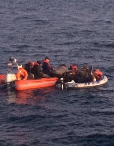 Lastik botta toplam 21 kaçak göçmen yakalandı