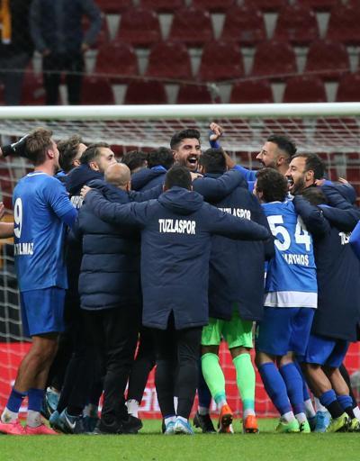 Galatasarayda 5 futbolcunun bileti kesildi