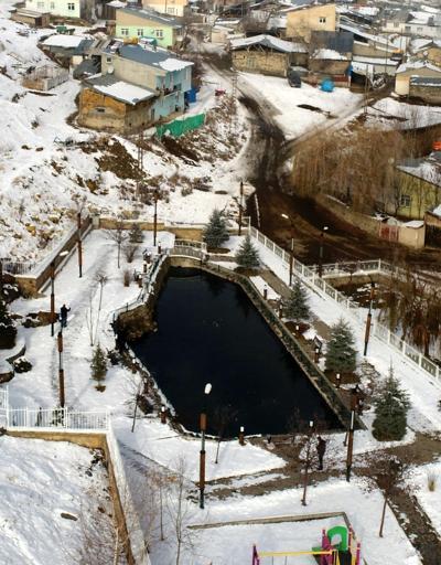 Erzurumdaki bu gölün gizemi çözülemiyor... Ölen balıkları özel mezarlığa gömüyorlar