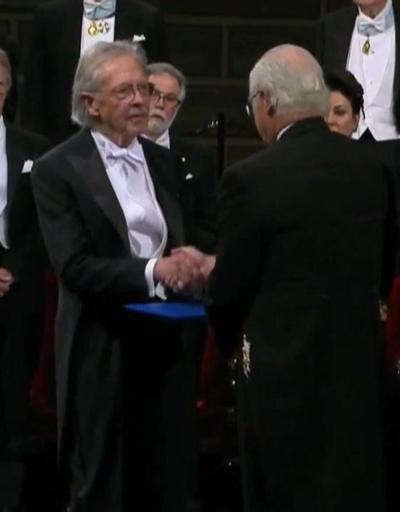 Soykırım destekçisi Peter Handke Nobel ödülünü aldı