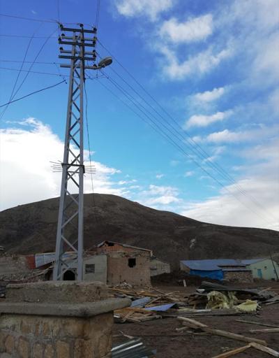 Erzincanda şiddetli rüzgar hasara yol açtı