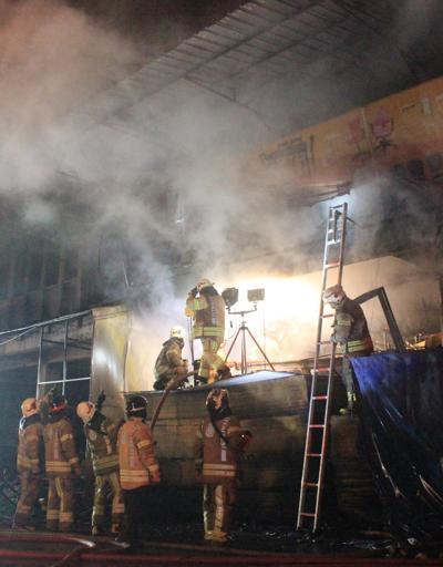 İstanbul Sultangazide yangın 5 ilçeden ekipler sevk edildi