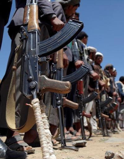Husilerden Yemende askeri kampa saldırı: Çok sayıda ölü var