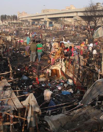 Pakistan’da 400 gecekondu yandı