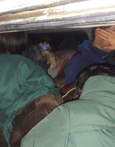 9 kişilik panelvandan 22 kaçak göçmen çıktı