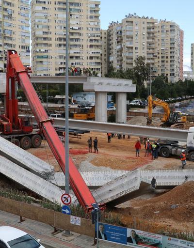 40 tonluk beton kirişi taşıyan vinç kırıldı