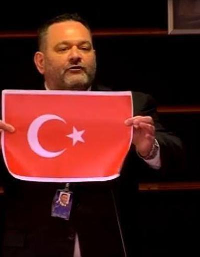 APden Türk bayrağını yırtan Yunan vekile ceza