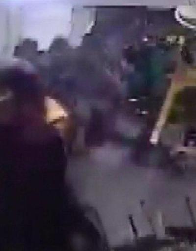 Hint polisi kütüphanedeki öğrencileri copla dövdü