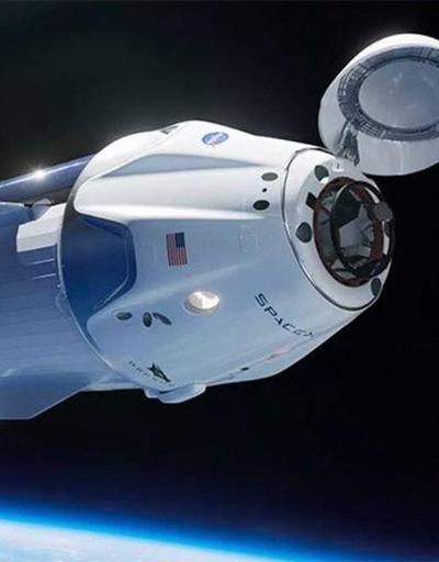 SpaceX 2021 yılında uzayda turistik gezilere başlayacak