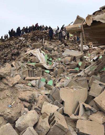 Van depremi son dakika… 37 yaralının bulunduğu Van’da ölü sayısı 9’a yükseldi