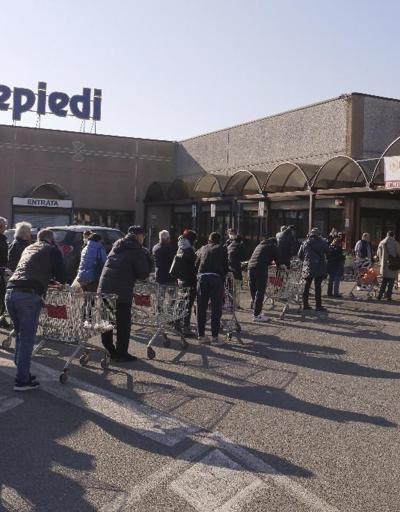 İtalyada koronavirüs alarmı Marketler yağmalanıyor