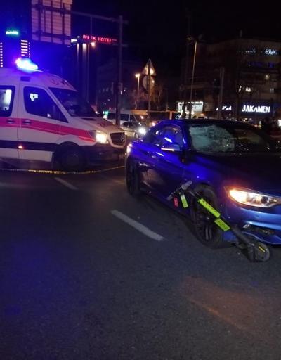 Elektrikli scootera araba çarptı
