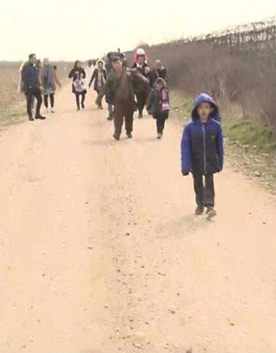 Yüzlerce göçmen Yunanistan sınırına yürüyor
