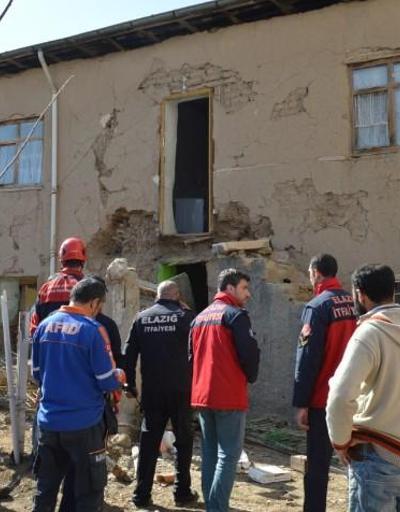 Ağır hasarlı eve giren adam evin çökmesiyle öldü