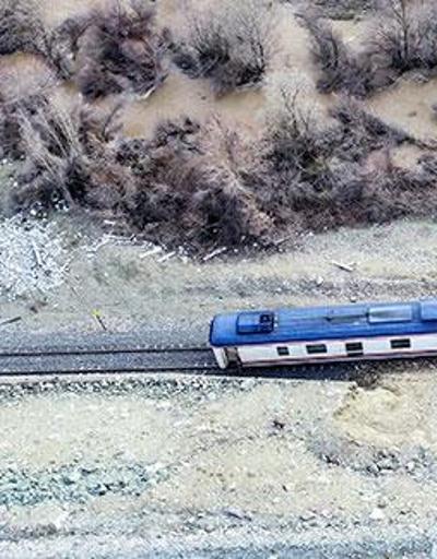 Elazığda yolcu treninin lokomotifi raydan çıktı