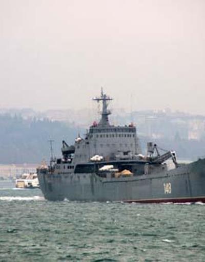 Rus askeri kargo gemisi İstanbul Boğazından geçti