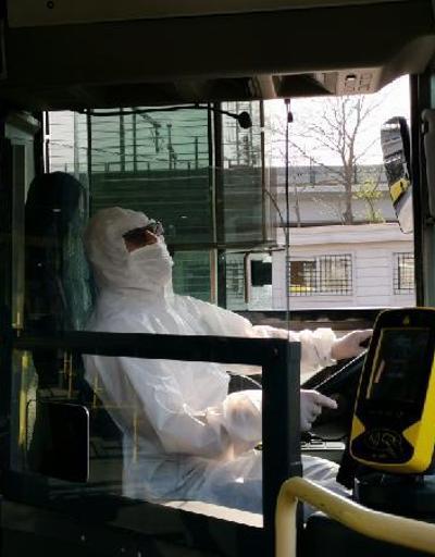 Metrobüs şoförleri koronavirüse karşı koruyucu tulum giydi
